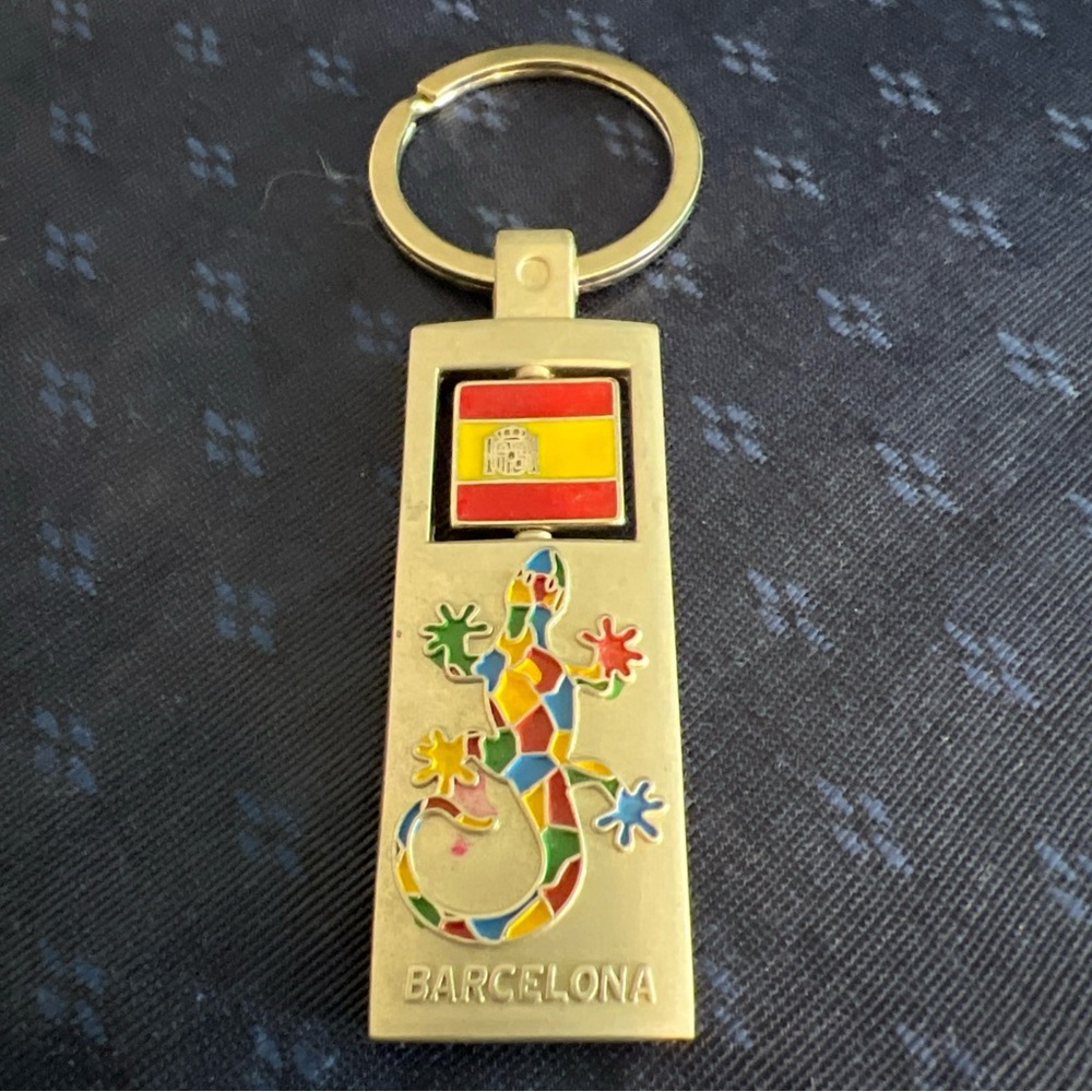 Barcelona Keychain Flag Spins Lizard Design